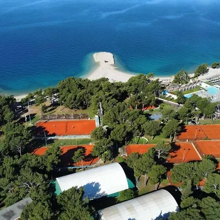 The Golden With Terrace Apartment Makarska