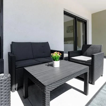 Apartment The Golden With Terrace Makarska