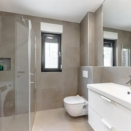 Apartment The Golden With Terrace Makarska