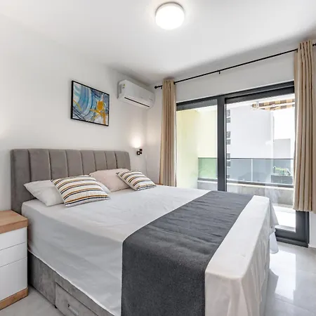 Apartment The Golden With Terrace Makarska