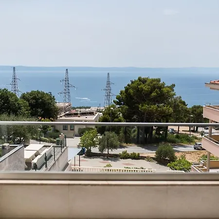The Golden With Terrace Apartment Makarska