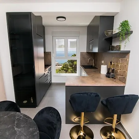 Apartment The Golden With Terrace