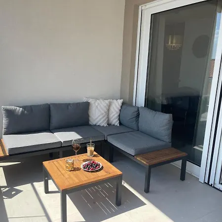 The Golden With Terrace Makarska