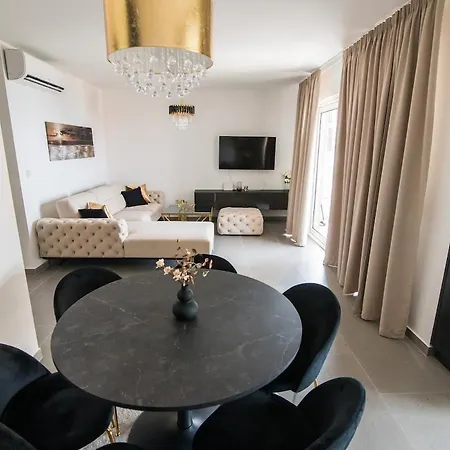 Apartment The Golden With Terrace *
